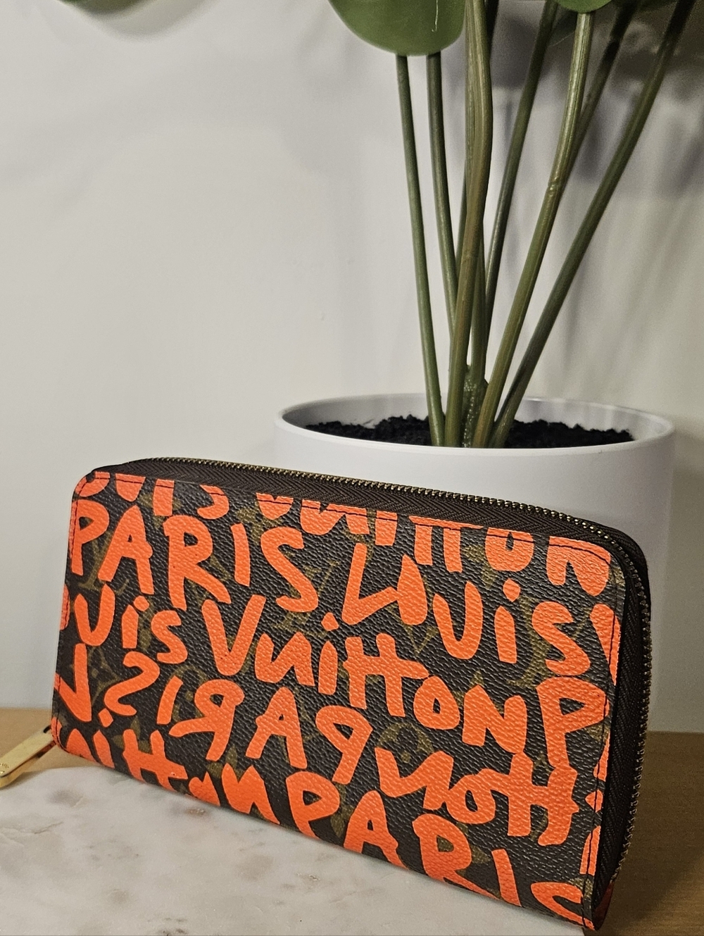 🚨SALE🚨 Louis Vuitton Limited Edition Grafitti Monogram Zippy Wallet ✨️ - Picture 5 of 13